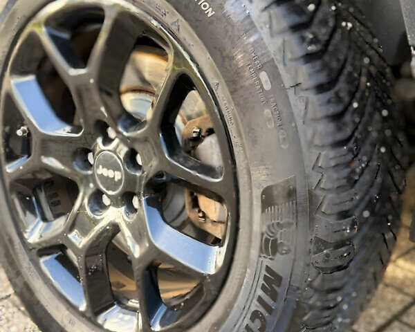 Чорний Джип Cherokee, об'ємом двигуна 2.36 л та пробігом 232 тис. км за 11700 $, фото 13 на Automoto.ua