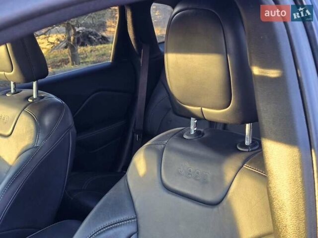 Черный Джип Чероки, объемом двигателя 2.36 л и пробегом 240 тыс. км за 12700 $, фото 23 на Automoto.ua