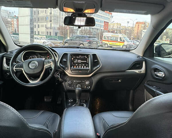 Черный Джип Чероки, объемом двигателя 3.24 л и пробегом 135 тыс. км за 12700 $, фото 9 на Automoto.ua