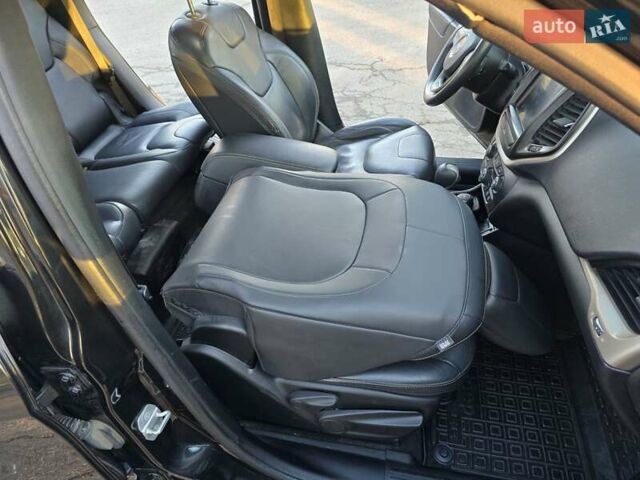 Черный Джип Чероки, объемом двигателя 2.36 л и пробегом 240 тыс. км за 12700 $, фото 66 на Automoto.ua