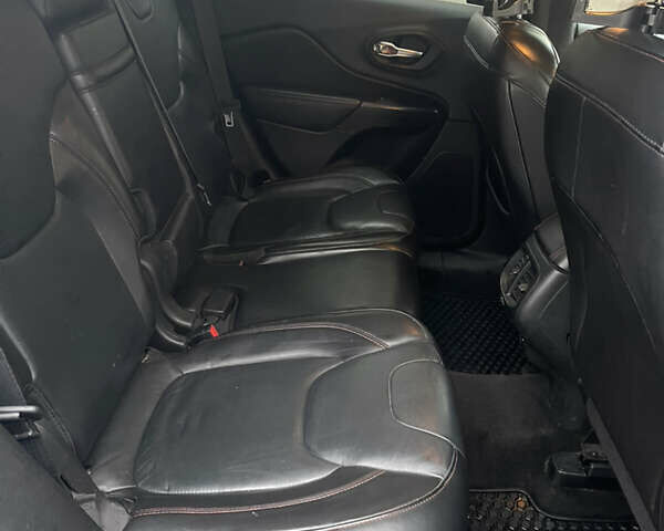 Черный Джип Чероки, объемом двигателя 3.24 л и пробегом 221 тыс. км за 15000 $, фото 4 на Automoto.ua