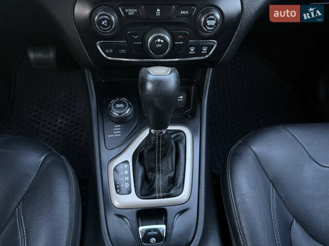 Чорний Джип Cherokee, об'ємом двигуна 2.36 л та пробігом 260 тис. км за 11900 $, фото 32 на Automoto.ua