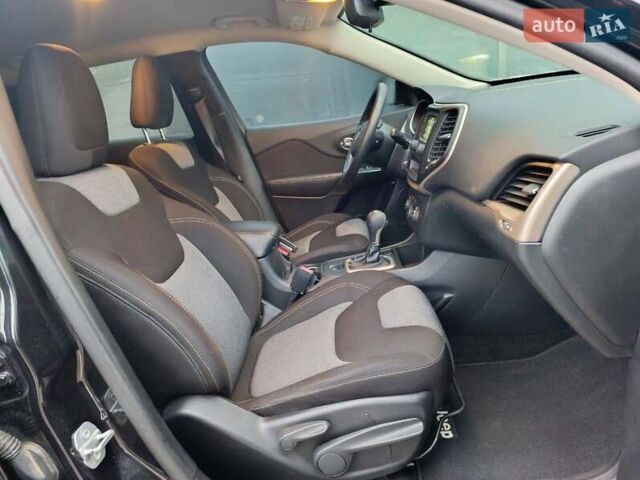 Черный Джип Чероки, объемом двигателя 2.4 л и пробегом 86 тыс. км за 12700 $, фото 11 на Automoto.ua