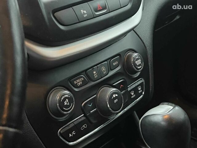 Черный Джип Чероки, объемом двигателя 3.2 л и пробегом 221 тыс. км за 14940 $, фото 20 на Automoto.ua