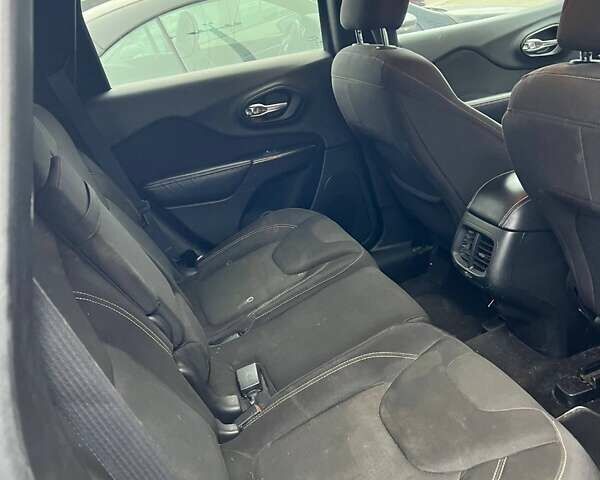 Чорний Джип Cherokee, об'ємом двигуна 2.36 л та пробігом 227 тис. км за 9600 $, фото 10 на Automoto.ua