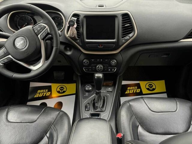 Черный Джип Чероки, объемом двигателя 3.2 л и пробегом 243 тыс. км за 12900 $, фото 8 на Automoto.ua