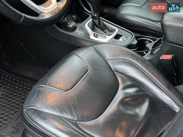 Черный Джип Чероки, объемом двигателя 3.2 л и пробегом 221 тыс. км за 14990 $, фото 18 на Automoto.ua