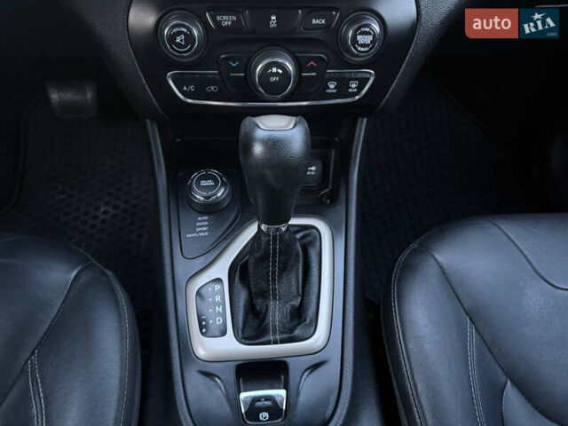 Черный Джип Чероки, объемом двигателя 2.36 л и пробегом 261 тыс. км за 10900 $, фото 15 на Automoto.ua