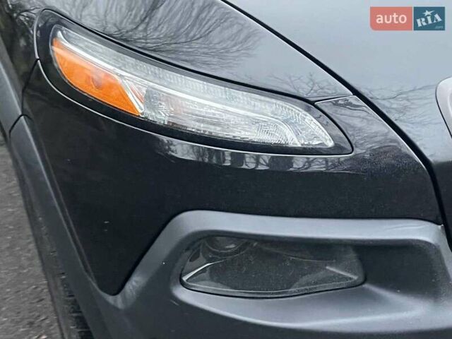 Черный Джип Чероки, объемом двигателя 3.2 л и пробегом 221 тыс. км за 14990 $, фото 3 на Automoto.ua