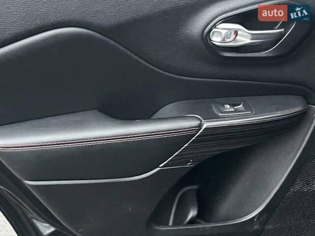 Черный Джип Чероки, объемом двигателя 3.2 л и пробегом 221 тыс. км за 14990 $, фото 25 на Automoto.ua