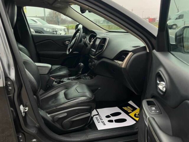 Черный Джип Чероки, объемом двигателя 3.2 л и пробегом 243 тыс. км за 12900 $, фото 15 на Automoto.ua