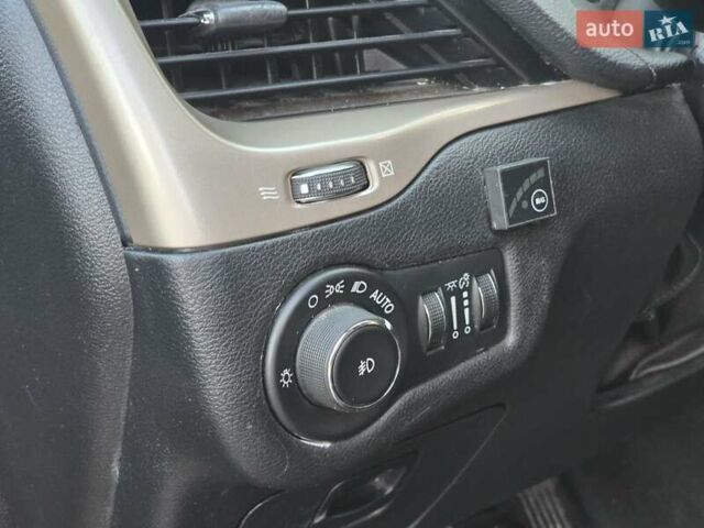 Черный Джип Чероки, объемом двигателя 2.36 л и пробегом 240 тыс. км за 12700 $, фото 27 на Automoto.ua