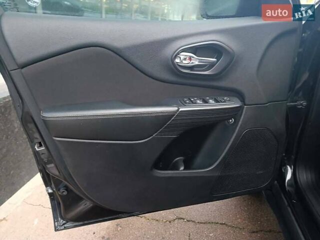 Черный Джип Чероки, объемом двигателя 2.4 л и пробегом 86 тыс. км за 12700 $, фото 15 на Automoto.ua