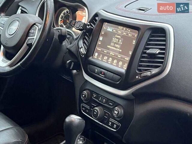 Черный Джип Чероки, объемом двигателя 3.2 л и пробегом 221 тыс. км за 14990 $, фото 31 на Automoto.ua