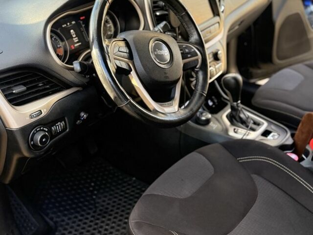 Джип Cherokee 2015 у Вишневом на Automoto.ua Чорний Джип Cherokee, об'ємом двигуна 2.4 л та пробігом 232 тис. км за 11700 $, фото 4 на Automoto.ua