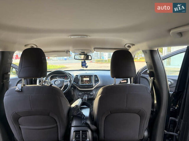 Чорний Джип Cherokee, об'ємом двигуна 2.36 л та пробігом 232 тис. км за 11700 $, фото 11 на Automoto.ua