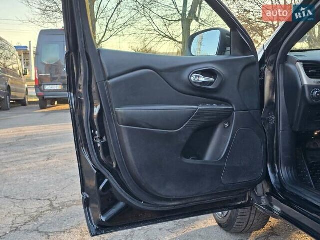 Черный Джип Чероки, объемом двигателя 2.36 л и пробегом 240 тыс. км за 12700 $, фото 20 на Automoto.ua