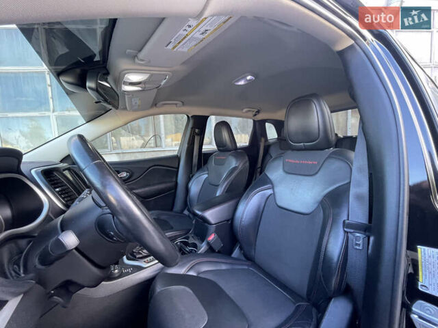 Черный Джип Чероки, объемом двигателя 2.36 л и пробегом 137 тыс. км за 15300 $, фото 11 на Automoto.ua