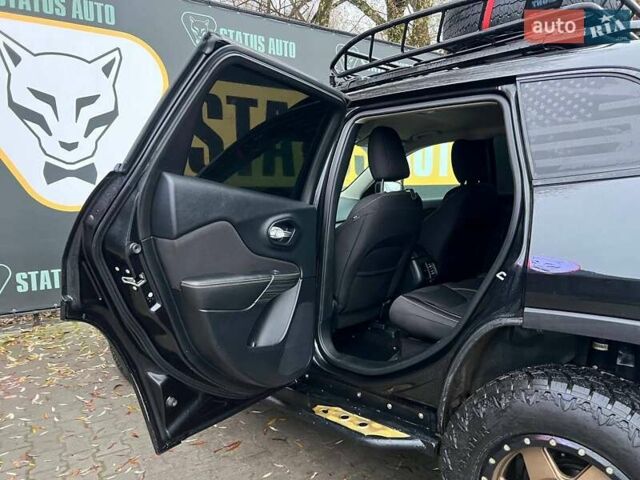 Черный Джип Чероки, объемом двигателя 2.36 л и пробегом 132 тыс. км за 17700 $, фото 31 на Automoto.ua