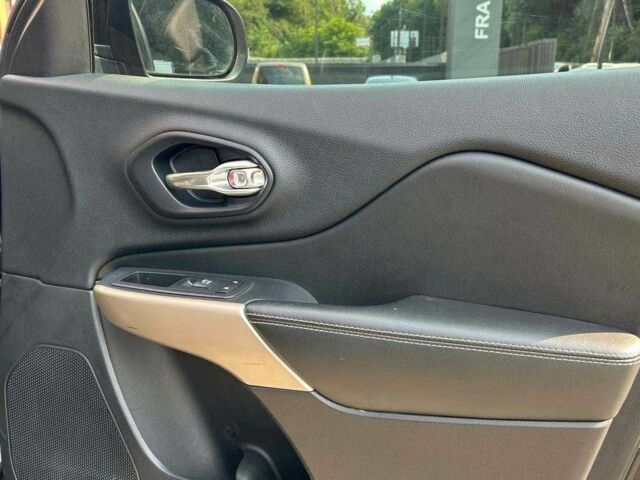 Черный Джип Чероки, объемом двигателя 2.4 л и пробегом 138 тыс. км за 13500 $, фото 17 на Automoto.ua