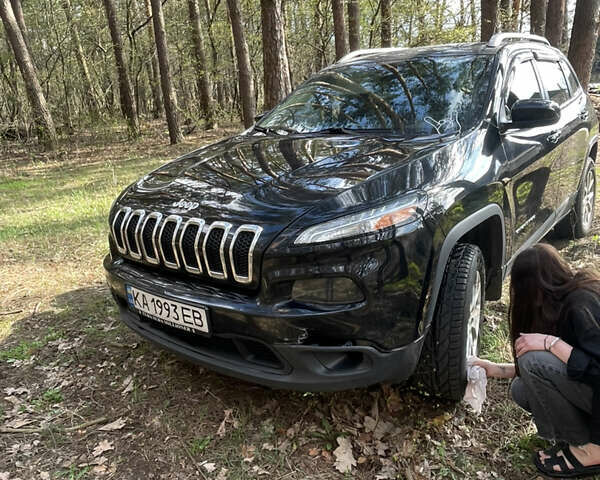 Чорний Джип Cherokee, об'ємом двигуна 3.24 л та пробігом 152 тис. км за 16000 $, фото 2 на Automoto.ua