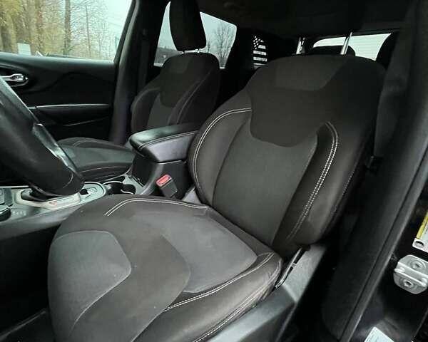 Черный Джип Чероки, объемом двигателя 2.36 л и пробегом 132 тыс. км за 17700 $, фото 16 на Automoto.ua