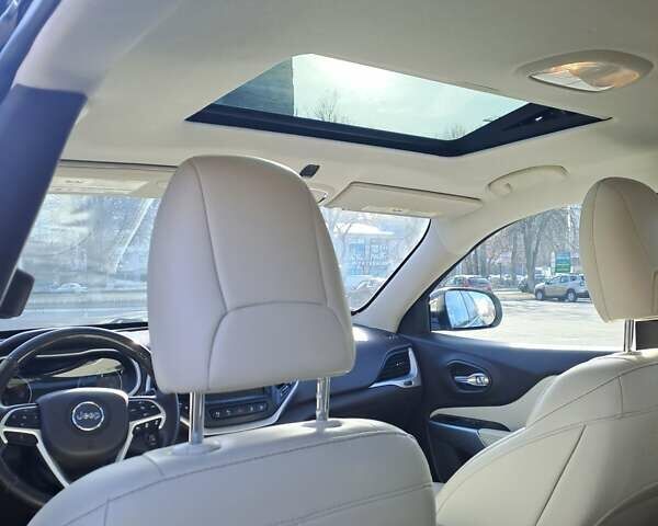 Черный Джип Чероки, объемом двигателя 3.24 л и пробегом 220 тыс. км за 16000 $, фото 11 на Automoto.ua