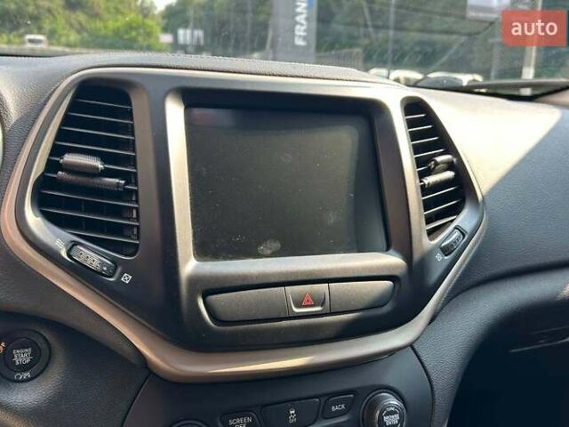 Черный Джип Чероки, объемом двигателя 2.4 л и пробегом 138 тыс. км за 14000 $, фото 14 на Automoto.ua