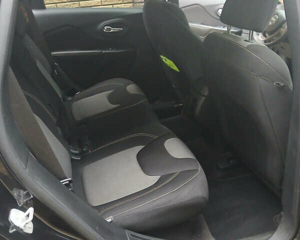 Черный Джип Чероки, объемом двигателя 2.36 л и пробегом 123 тыс. км за 13600 $, фото 18 на Automoto.ua