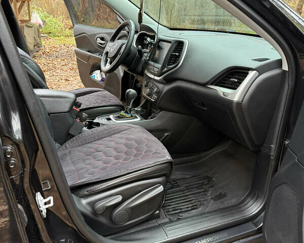 Черный Джип Чероки, объемом двигателя 3.2 л и пробегом 145 тыс. км за 15500 $, фото 12 на Automoto.ua