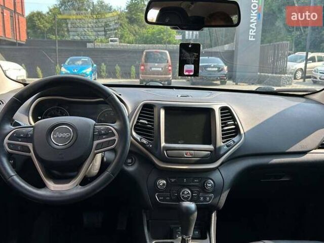 Черный Джип Чероки, объемом двигателя 2.4 л и пробегом 138 тыс. км за 14000 $, фото 12 на Automoto.ua