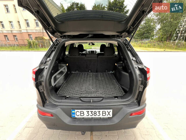 Чорний Джип Cherokee, об'ємом двигуна 2.4 л та пробігом 148 тис. км за 13900 $, фото 7 на Automoto.ua
