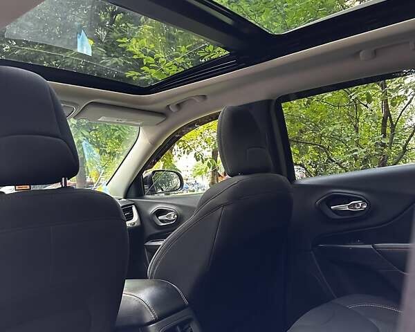 Черный Джип Чероки, объемом двигателя 2.36 л и пробегом 115 тыс. км за 14300 $, фото 20 на Automoto.ua