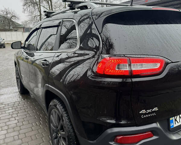 Черный Джип Чероки, объемом двигателя 2.36 л и пробегом 269 тыс. км за 16300 $, фото 4 на Automoto.ua