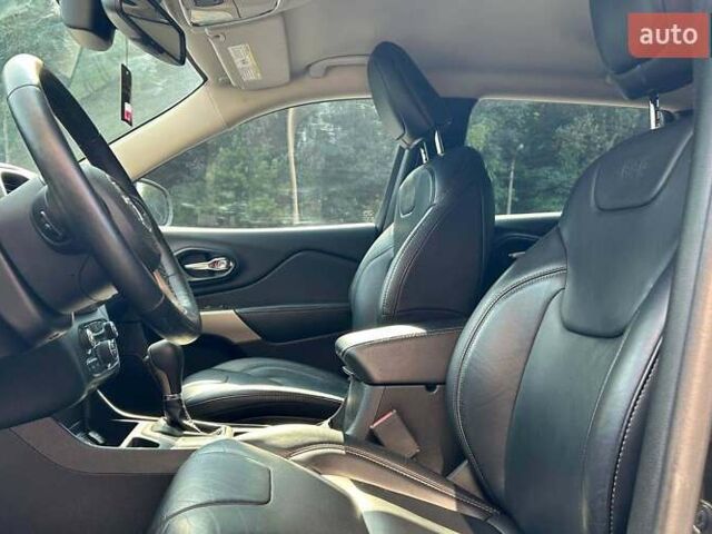 Черный Джип Чероки, объемом двигателя 2.4 л и пробегом 138 тыс. км за 14000 $, фото 9 на Automoto.ua