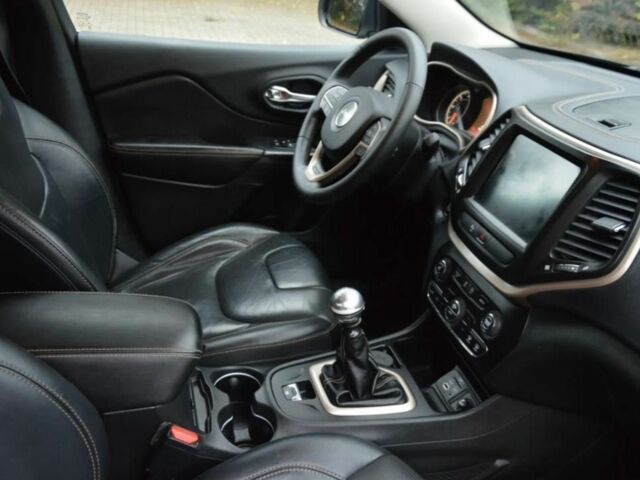 Черный Джип Чероки, объемом двигателя 2.4 л и пробегом 126 тыс. км за 9000 $, фото 13 на Automoto.ua