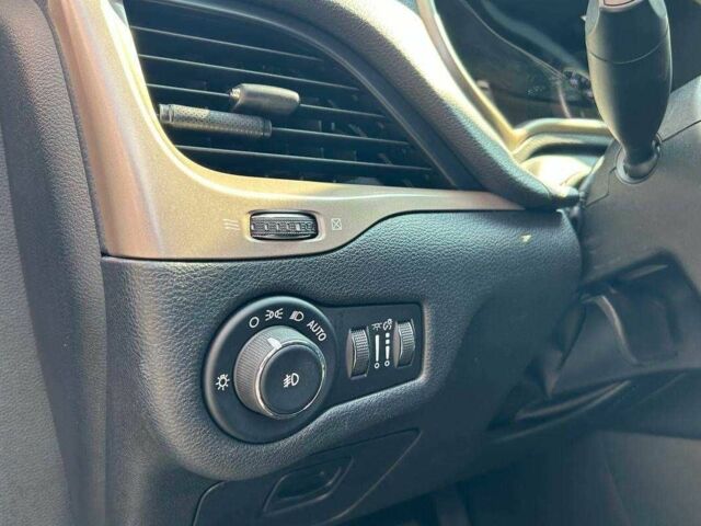 Черный Джип Чероки, объемом двигателя 2.4 л и пробегом 138 тыс. км за 13500 $, фото 10 на Automoto.ua