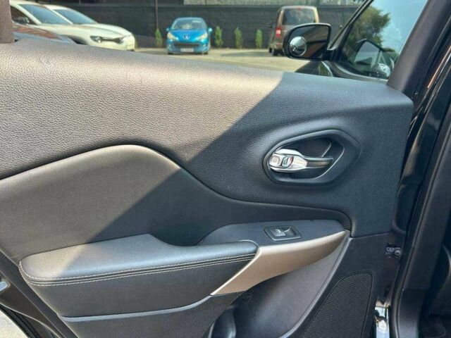 Черный Джип Чероки, объемом двигателя 2.4 л и пробегом 138 тыс. км за 13500 $, фото 18 на Automoto.ua