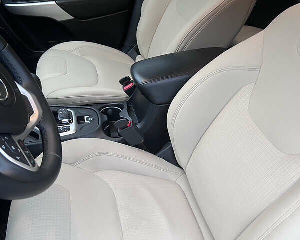 Черный Джип Чероки, объемом двигателя 3.24 л и пробегом 160 тыс. км за 13000 $, фото 16 на Automoto.ua