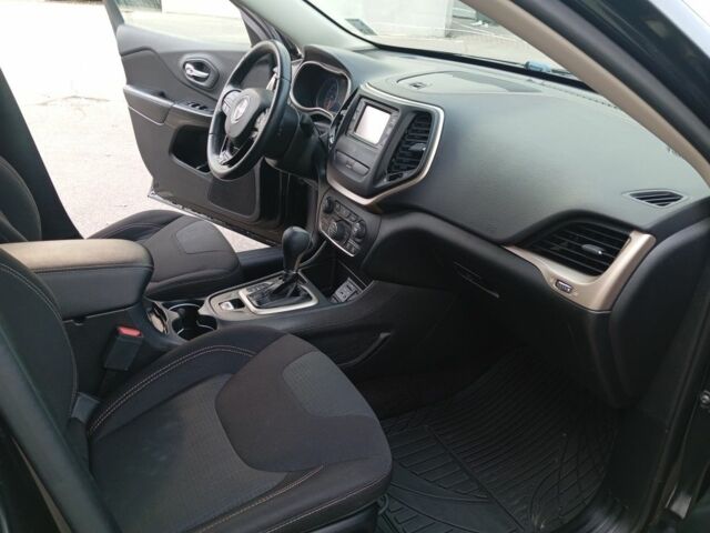 Черный Джип Чероки, объемом двигателя 0 л и пробегом 208 тыс. км за 10900 $, фото 12 на Automoto.ua