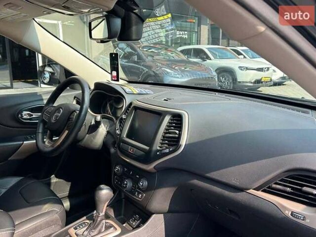 Черный Джип Чероки, объемом двигателя 2.4 л и пробегом 138 тыс. км за 14000 $, фото 15 на Automoto.ua