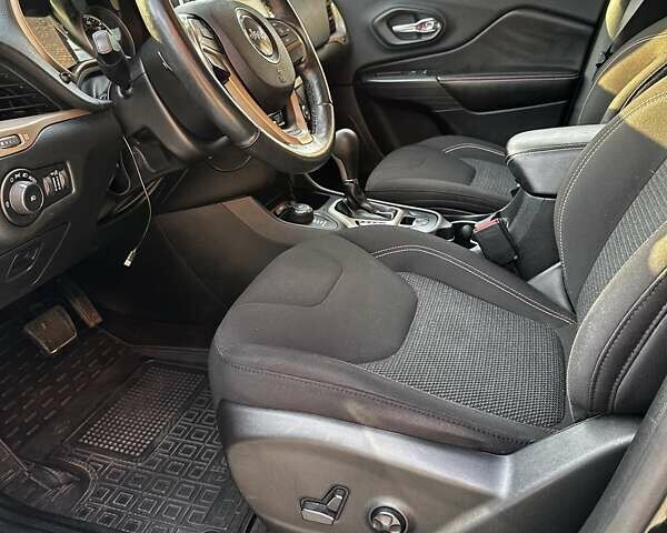 Черный Джип Чероки, объемом двигателя 2.36 л и пробегом 115 тыс. км за 14300 $, фото 12 на Automoto.ua