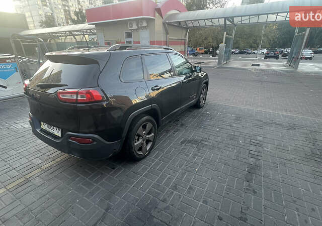 Чорний Джип Cherokee, об'ємом двигуна 2.36 л та пробігом 157 тис. км за 12000 $, фото 7 на Automoto.ua