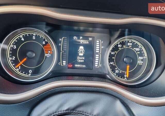 Чорний Джип Cherokee, об'ємом двигуна 2.36 л та пробігом 185 тис. км за 12200 $, фото 25 на Automoto.ua