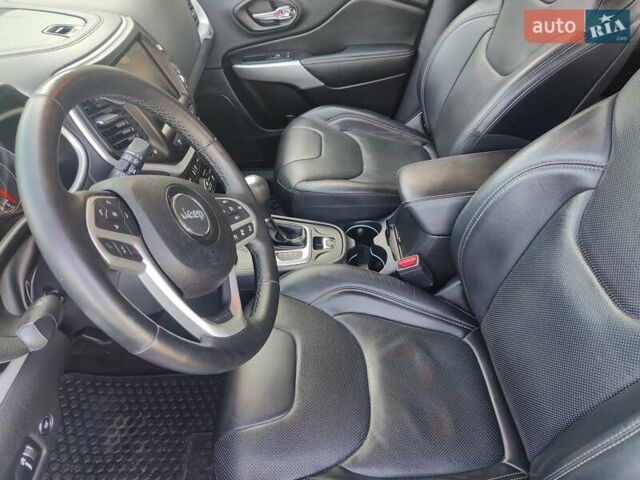 Черный Джип Чероки, объемом двигателя 2.18 л и пробегом 178 тыс. км за 18500 $, фото 10 на Automoto.ua