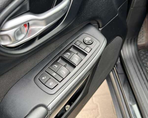 Чорний Джип Cherokee, об'ємом двигуна 2.4 л та пробігом 148 тис. км за 13900 $, фото 10 на Automoto.ua
