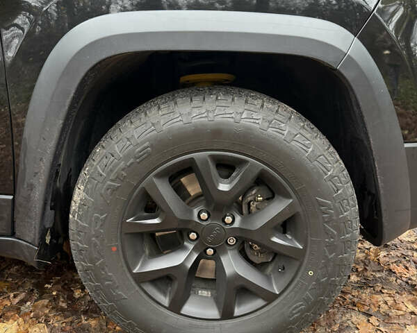 Черный Джип Чероки, объемом двигателя 3.2 л и пробегом 145 тыс. км за 15500 $, фото 6 на Automoto.ua