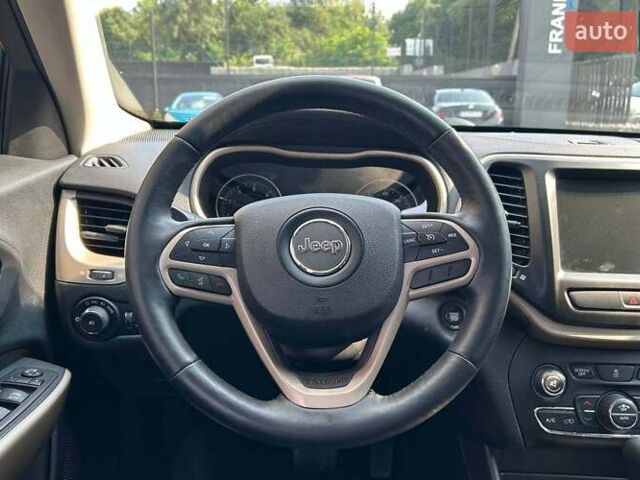 Черный Джип Чероки, объемом двигателя 2.4 л и пробегом 138 тыс. км за 14000 $, фото 11 на Automoto.ua