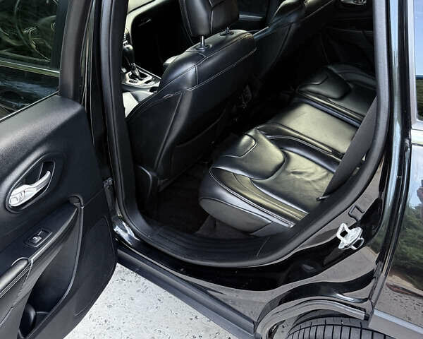 Чорний Джип Cherokee, об'ємом двигуна 2.36 л та пробігом 115 тис. км за 13800 $, фото 6 на Automoto.ua