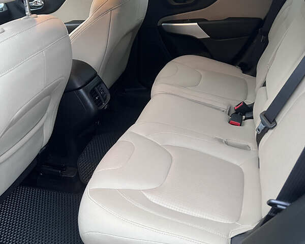 Черный Джип Чероки, объемом двигателя 3.24 л и пробегом 160 тыс. км за 13000 $, фото 17 на Automoto.ua